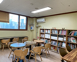 무지개 작은 도서관(4층)